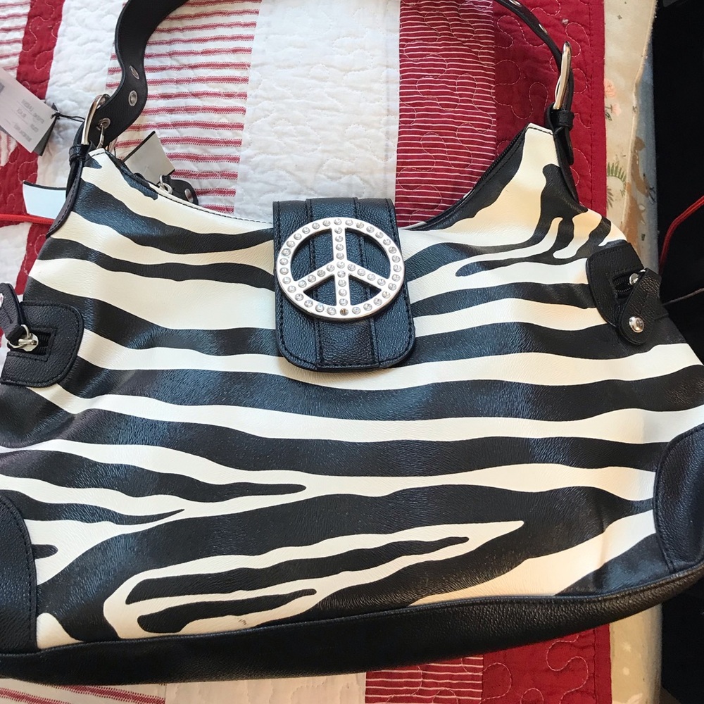 NWT Zebra Print shoulder bag w peace sign👜🦓☮️✌️
